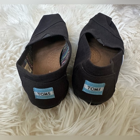TOMS Black Slip-On Shoes. Size 8W. - Picture 4 of 8